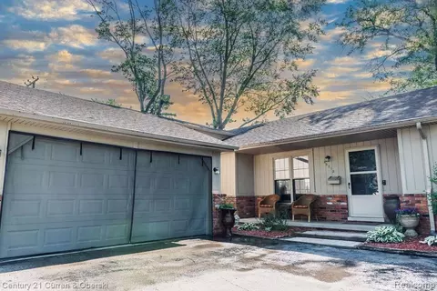 45215 Custer Ave, Utica, MI 48317
