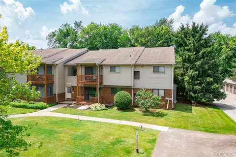 10228 Nancys Blvd #33, Grosse Ile, MI 48138