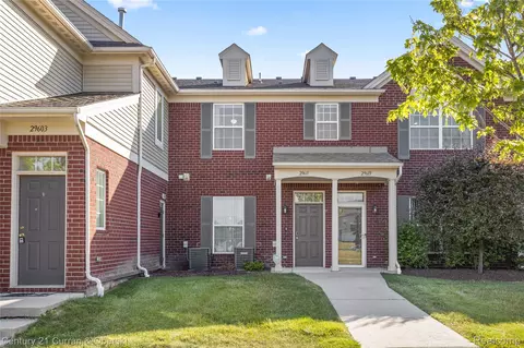 29611 Fox Run Cir, Warren, MI 48092