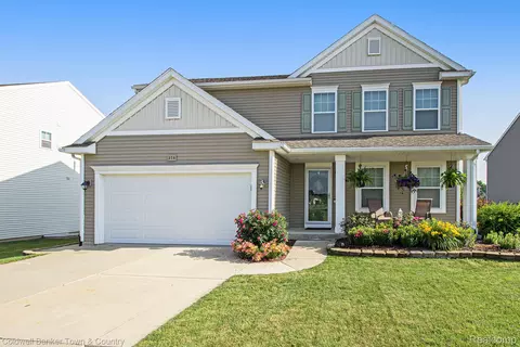 379 Sunbury Dr, Howell, MI 48855
