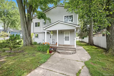 39846 Shoreline Dr, Harrison, MI 48045