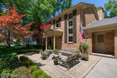 1350 Woodland Pl, Plymouth, MI 48170