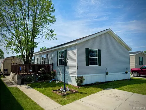 5239 Americana Ln, Casco, MI 48064