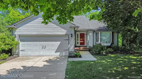 2620 Trailwood Ct, Howell, MI 48843