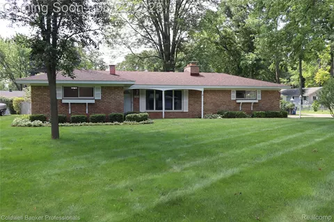 3489 Overton St, Waterford, MI 48328