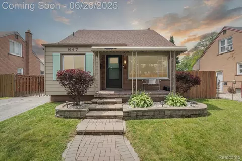 647 Farnham Ave, Lincoln Park, MI 48146
