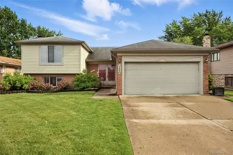 3422 Gloucester Dr, Sterling Heights, MI 48310