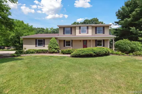7057 Wide Valley Dr, Brighton, MI 48116