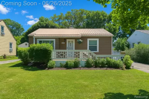 607 Chalmers St, Flint, MI 48503