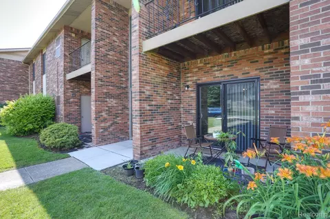 15127 Seagull Dr, Sterling Heights, MI 48313
