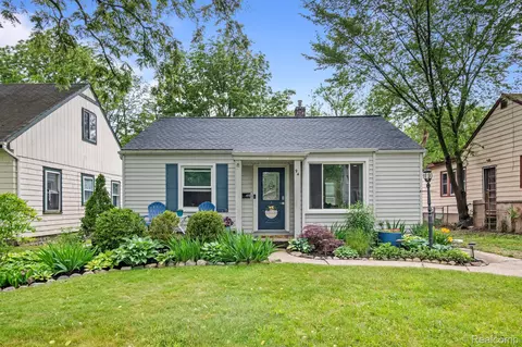 94 S Tilden Ave, Waterford, MI 48328