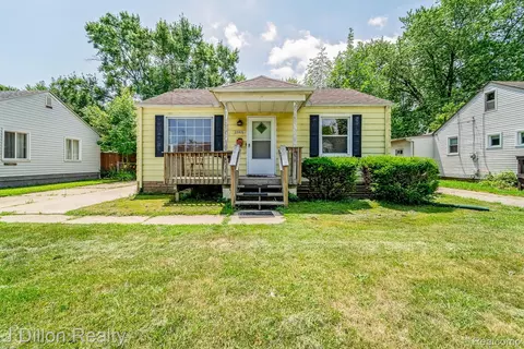 22420 Lange St, Saint Clair Shores, MI 48080