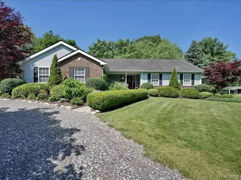 612 Grange Hall Rd, Ortonville, MI 48462