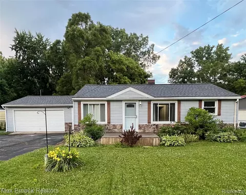 6479 Webb Dr, Flint, MI 48506