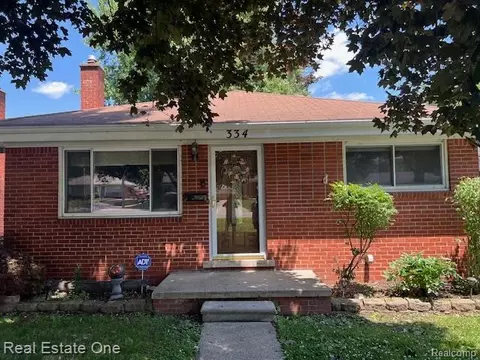 334 Harrington St, Mount Clemens, MI 48043