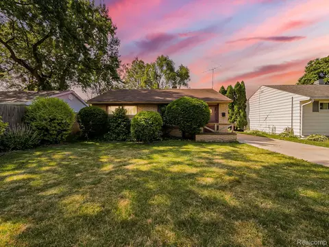 241 W Ann Arbor Ave, Pontiac, MI 48340