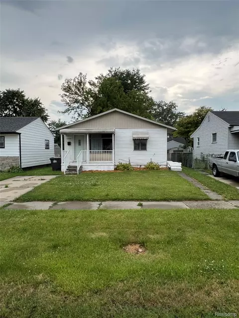 6832 Cornell St, Taylor, MI 48180