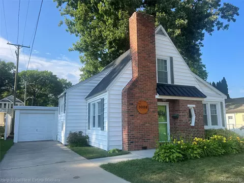 3008 Maplewood Dr, Fort Gratiot, MI 48059