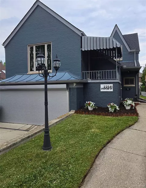 22541 Statler St, Saint Clair Shores, MI 48081