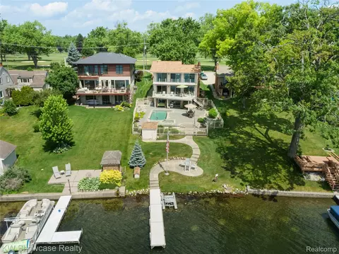 8741 Edgewood Park Dr, Commerce, MI 48382