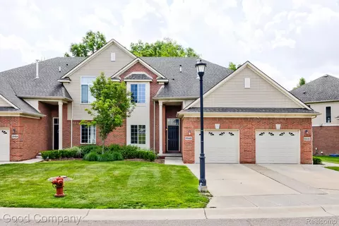 29448 Woodpark Cir, Warren, MI 48092