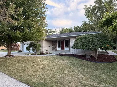 14363 Williamsburg Dr, Riverview, MI 48193