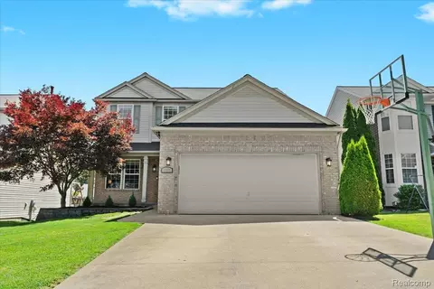 1032 Tudor Ln, Howell, MI 48843