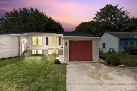 6717 Foxthorn Rd, Canton, MI 48187