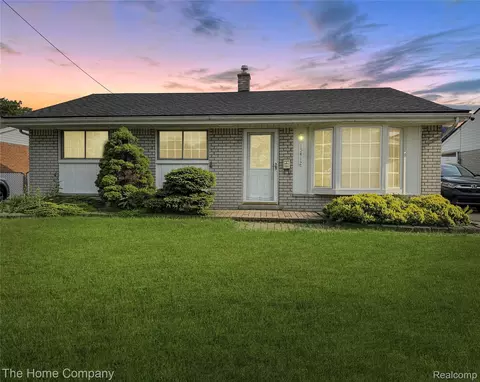 15412 Rudland St, Roseville, MI 48066