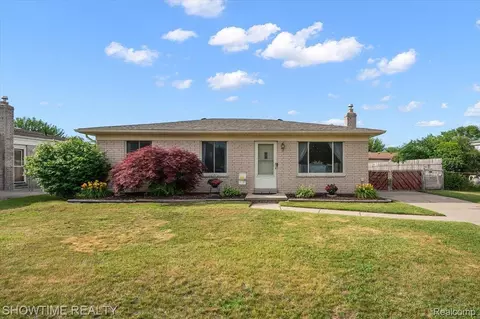 12135 Ontario Dr, Sterling Heights, MI 48313