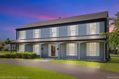 5262 Kingsfield Dr, West Bloomfield, MI 48322