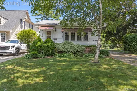2006 N Connecticut Ave, Royal Oak, MI 48073