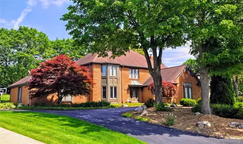 4469 Tanbark St, Bloomfield Hills, MI 48302