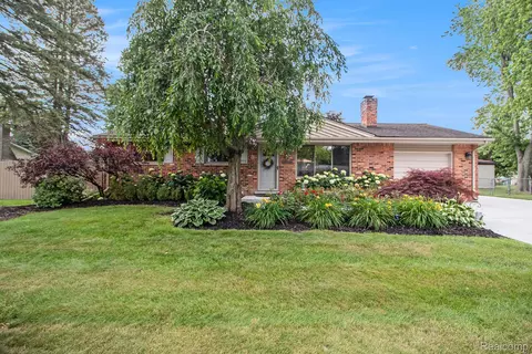 1770 Alton Cir, Commerce, MI 48390