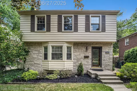 2416 Elmhurst Ave, Royal Oak, MI 48073