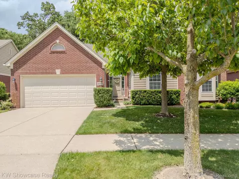 40502 Lenox Park Drive Dr, Novi, MI 48377