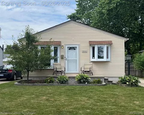 5048 Gloria St, Wayne, MI 48184 photo 1