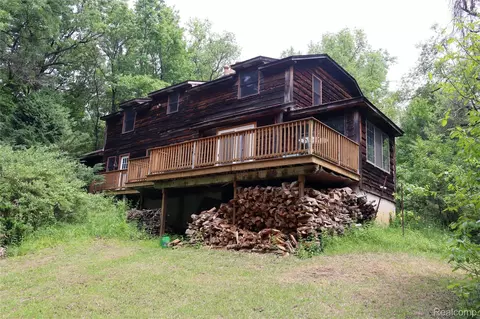 320 Nancy Bird Ln, Brandon, MI 48371