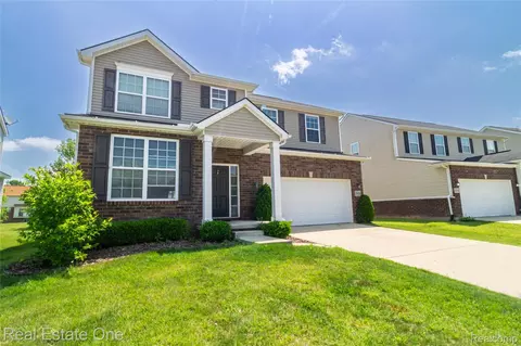 28406 Oakmonte Cir E, Lyon, MI 48165
