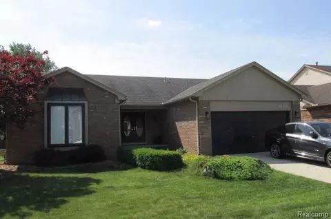 43870 Boulder Dr, Clinton Township, MI 48038