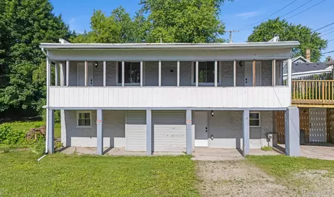 34 Cross St, Auburn Hills, MI 48326