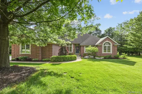 225 Redwood Ln, Addison, MI 48367