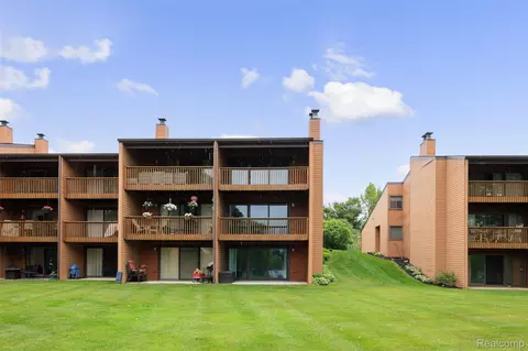48201 Bayshore Dr, Van Buren, MI 48111