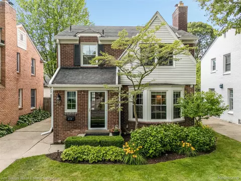 219 Mcmillan Rd, Grosse Pointe Farms, MI 48236