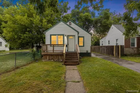 192 W Hopkins Ave, Pontiac, MI 48340