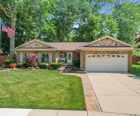 21867 Nottingham Ct, Woodhaven, MI 48183