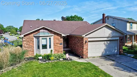 17217 Yorktown Ln, Macomb, MI 48044