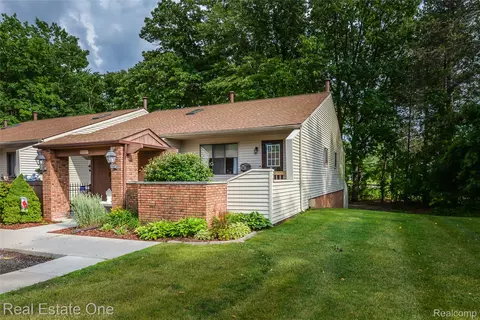 25691 Lexington #6, South Lyon, MI 48178