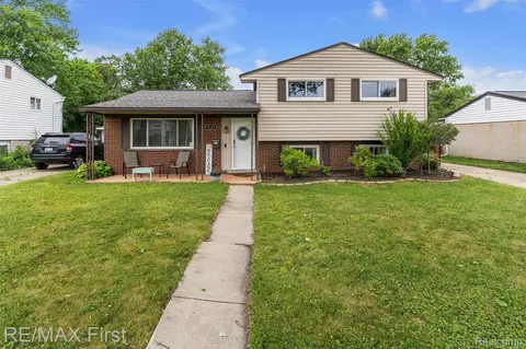 2321 Camel Dr, Sterling Heights, MI 48310