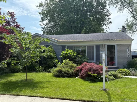31637 Wyoming St, Livonia, MI 48150